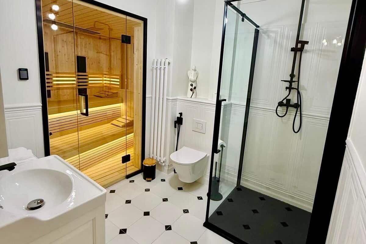 Apartment, Sauna | Bathroom | Shower, free toiletries, hair dryer, towels