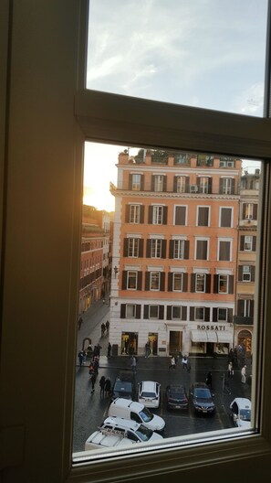 A view of a street with buildings, including a Rossati store, and parked cars. - Angel Spagna Suite (Rome)