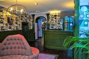 Reception - OYO The Townhouse (Durham)