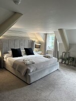 Penthouse | Desk, blackout drapes, iron/ironing board, WiFi (free)