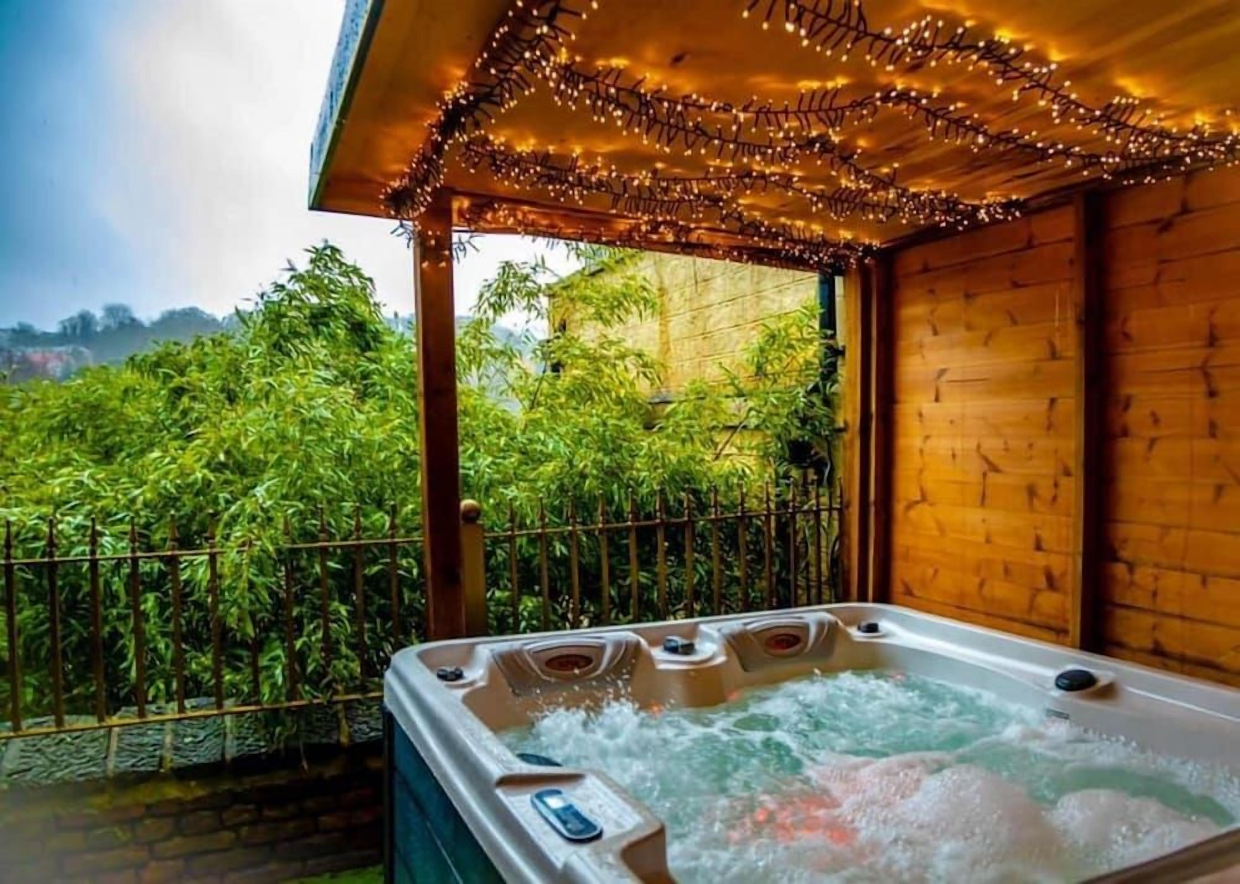 Bañera de hidromasaje al aire libre