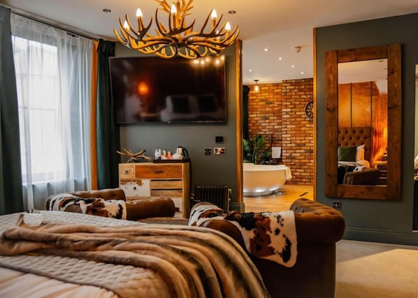 Individually decorated, individually furnished, desk, blackout curtains - OYO The Townhouse (Durham)