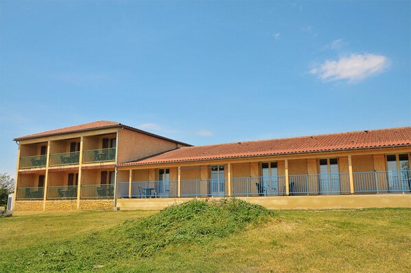 ด้านหน้าที่พัก