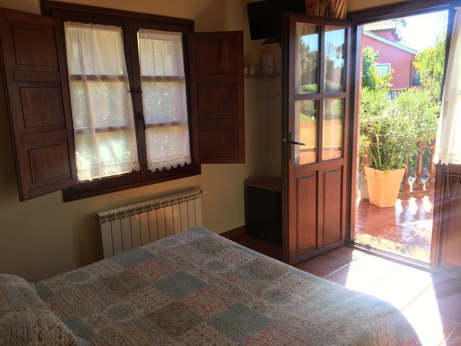 in-room safe, desk, free wifi