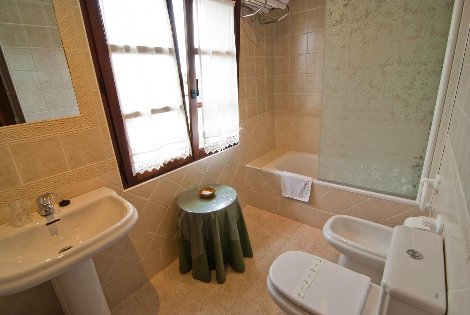 free toiletries, hair dryer