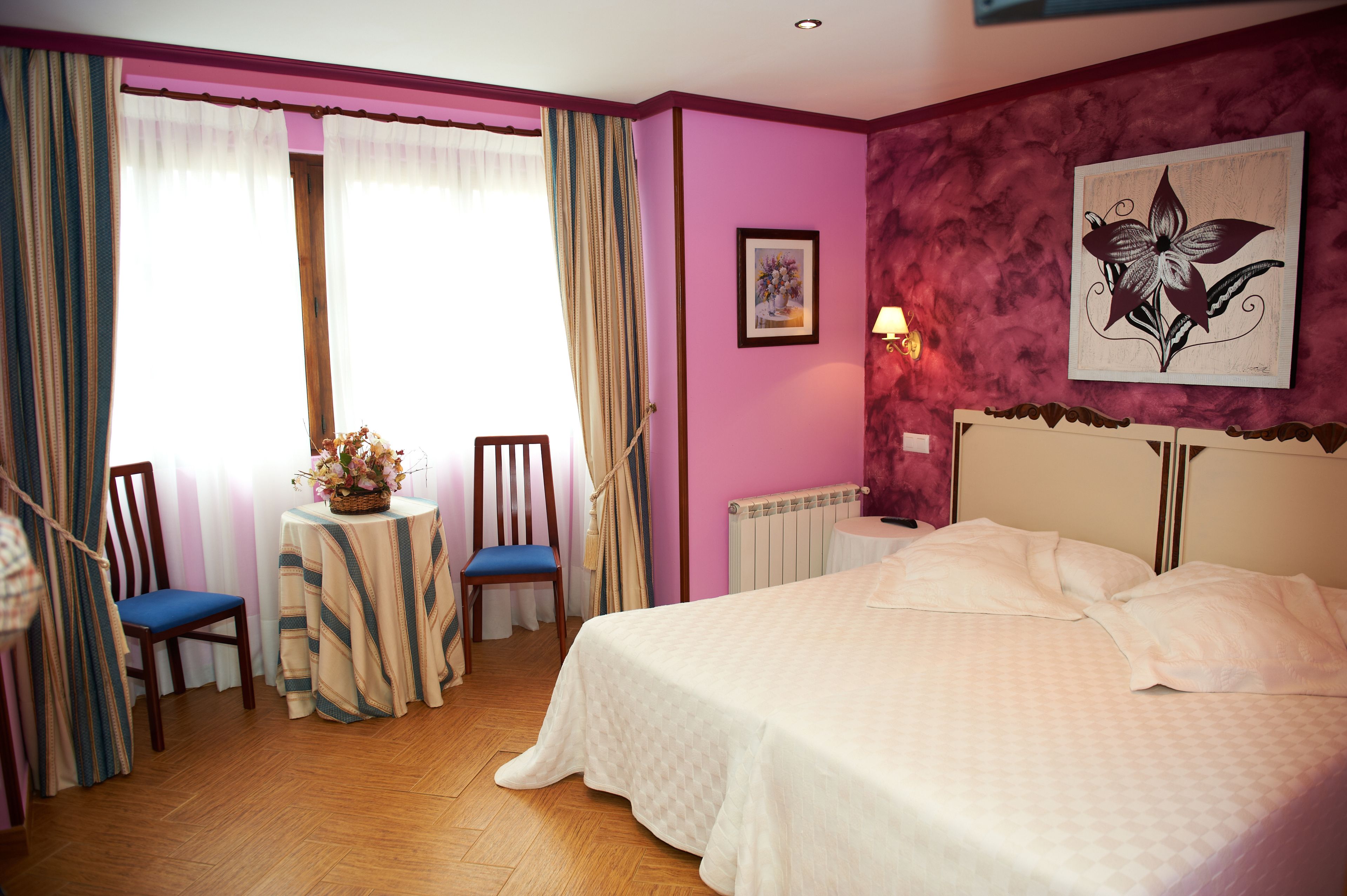 in-room safe, desk, free wifi