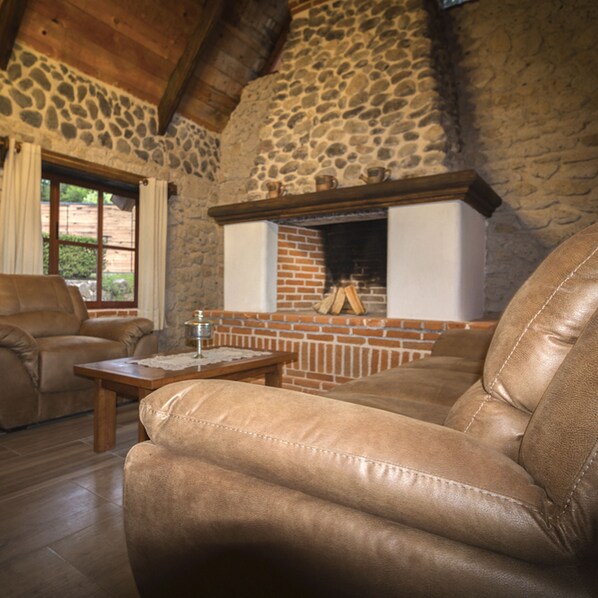 House, 3 Bedrooms, Kitchen | Living area | 42-inch flat-screen TV with cable channels, TV, fireplace