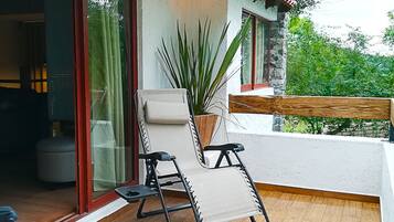 Cottage Romantico, 1 camera da letto, idromassaggio, vista montagna | 3 camere, insonorizzazione, ferro/asse da stiro, lenzuola