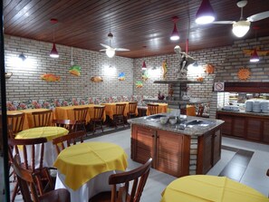 Free daily buffet breakfast  - Pousada Salines (Florianópolis)