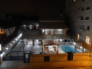 Front of property – evening/night - Pousada Salines (Florianópolis)