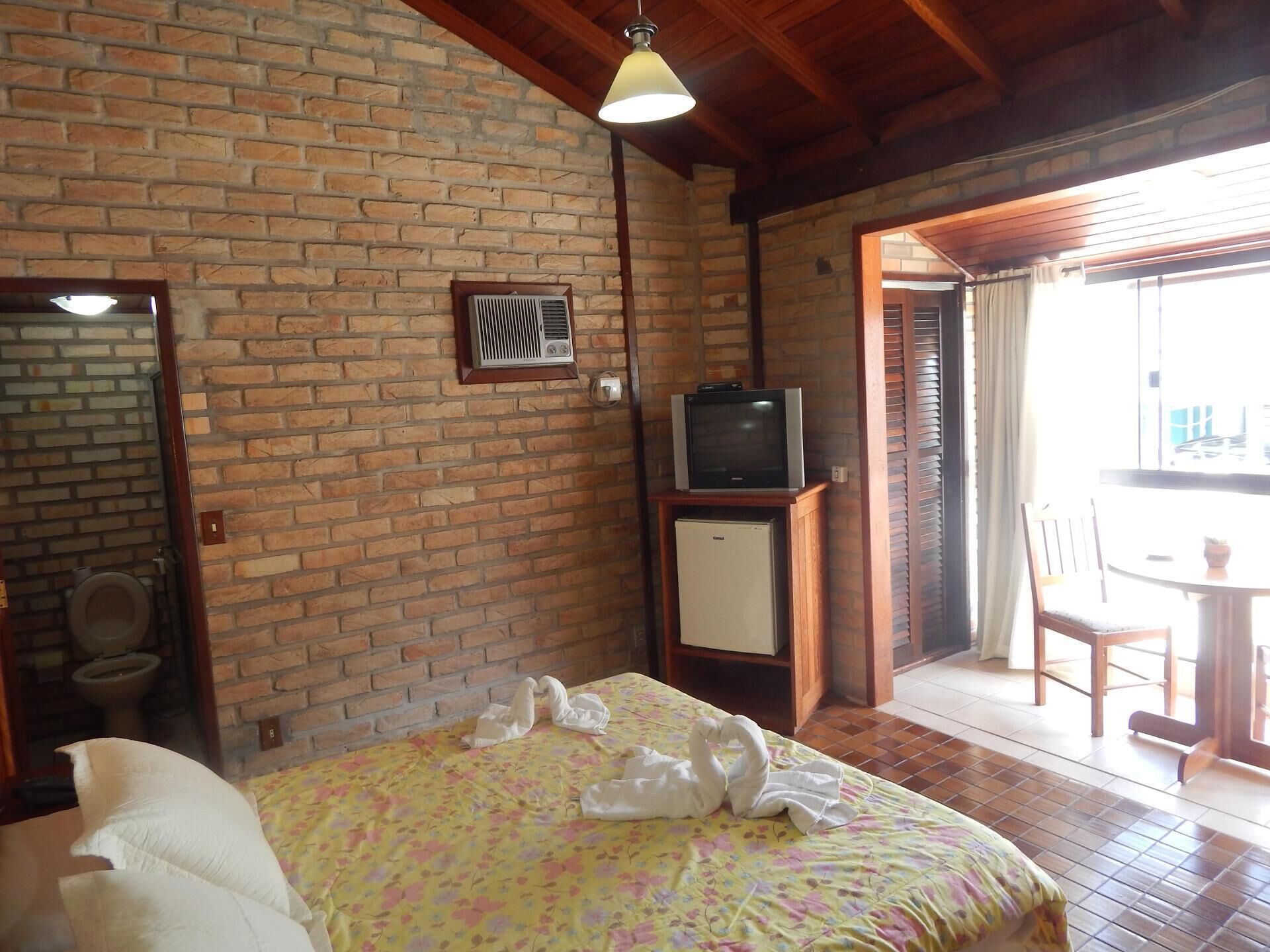 Minibar, cortinas blackout, cunas gratuitas y ropa de cama 