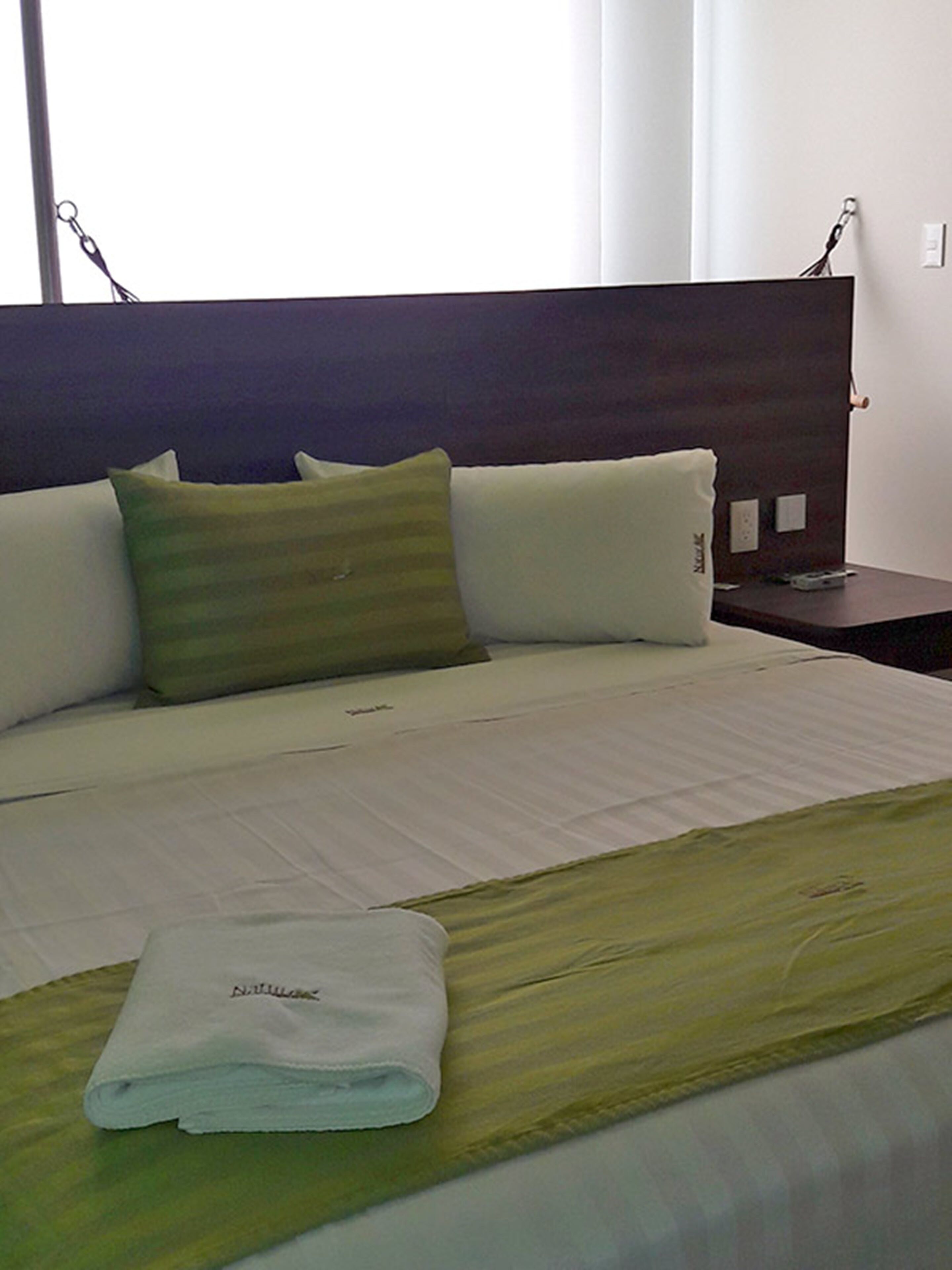basic room, 1 king bed | free wifi