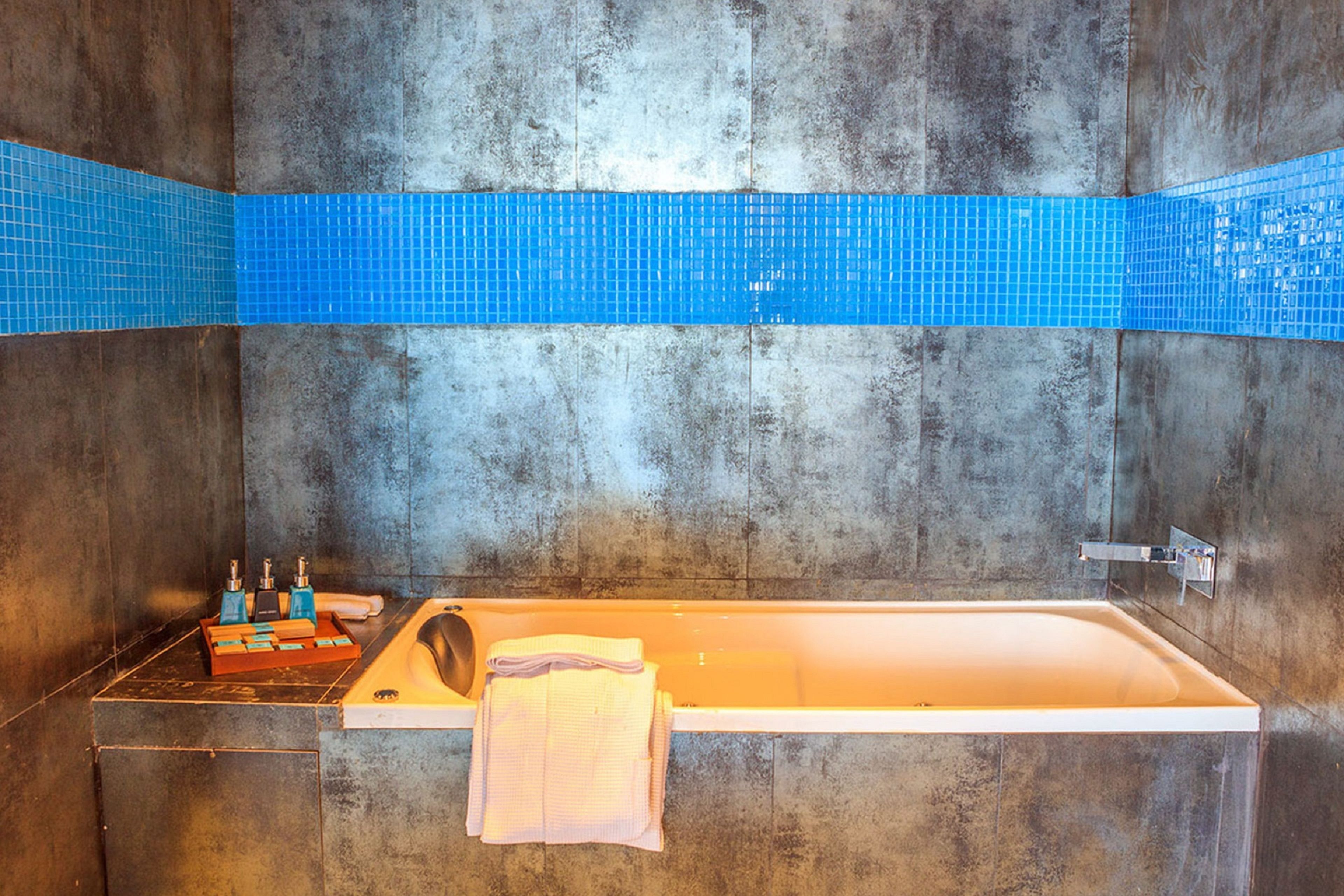 suite with sea view - 15% off on spa treatments | bathroom | free toiletries, hair dryer, bathrobes, slippers