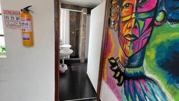 Handuk dan tisu toilet