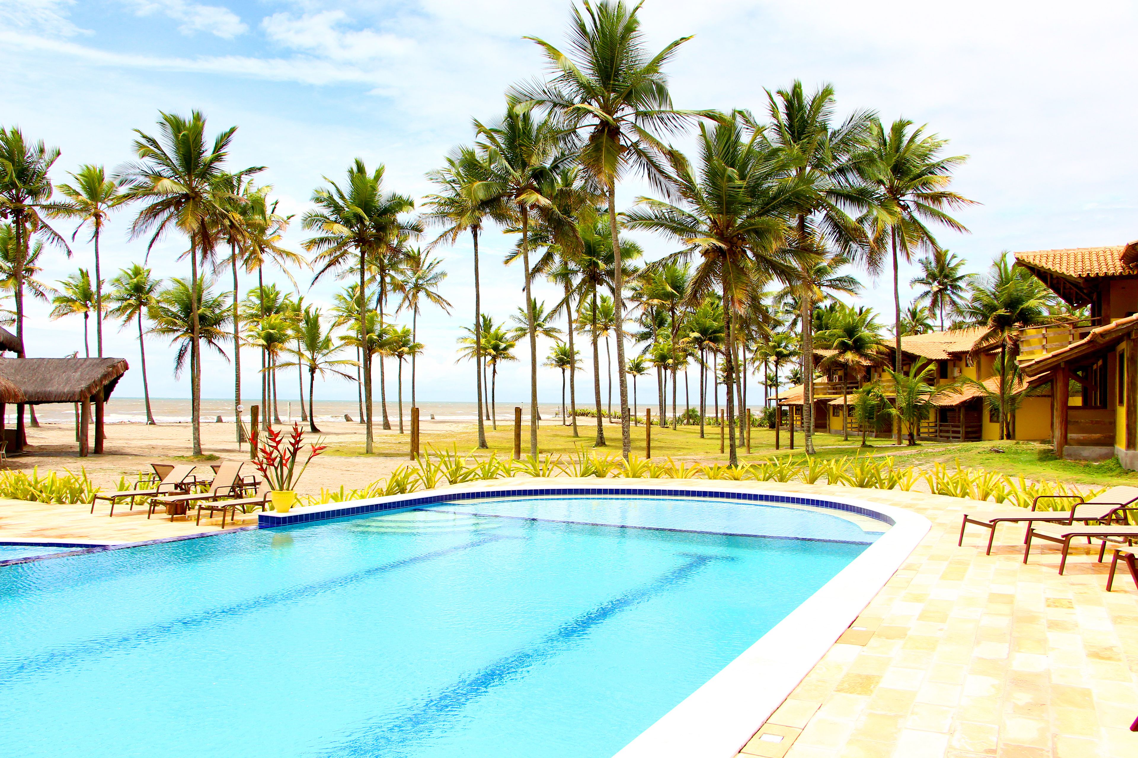 4 outdoor pools, sun loungers