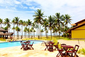 4 outdoor pools, pool loungers - Hotel Pousada Makaira Beach (Canavieiras)