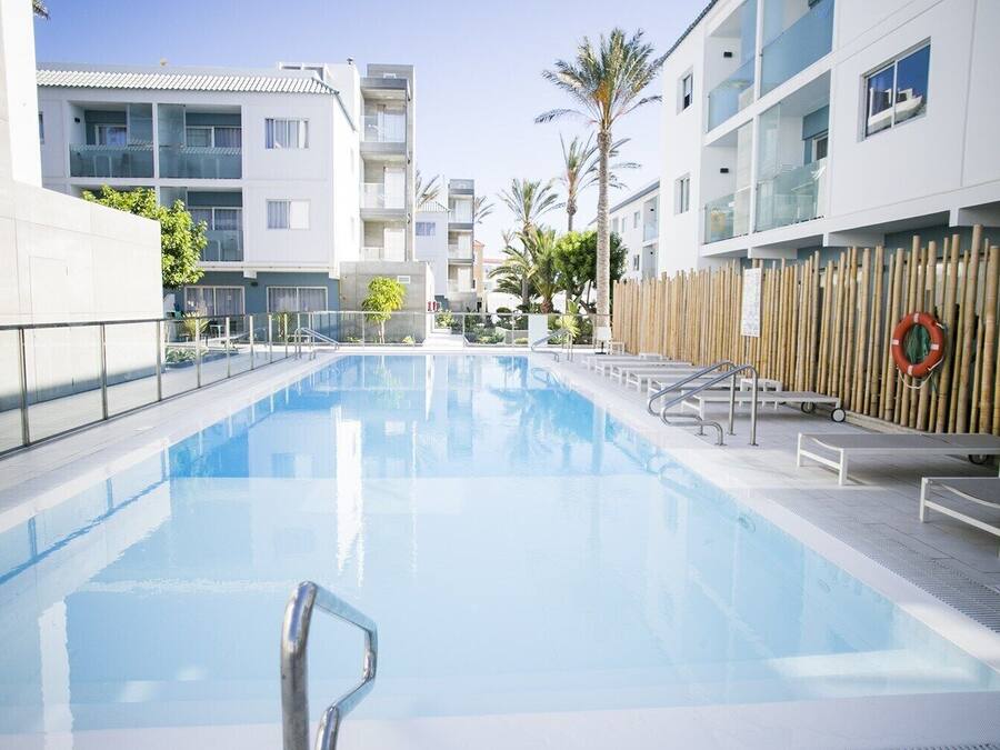 Outdoor pool, open 10 AM to 6:00 PM, pool loungers