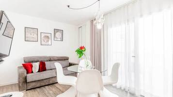 1 Schlafzimmer, Daunenbettdecken, Betten mit Memory-Foam-Matratzen