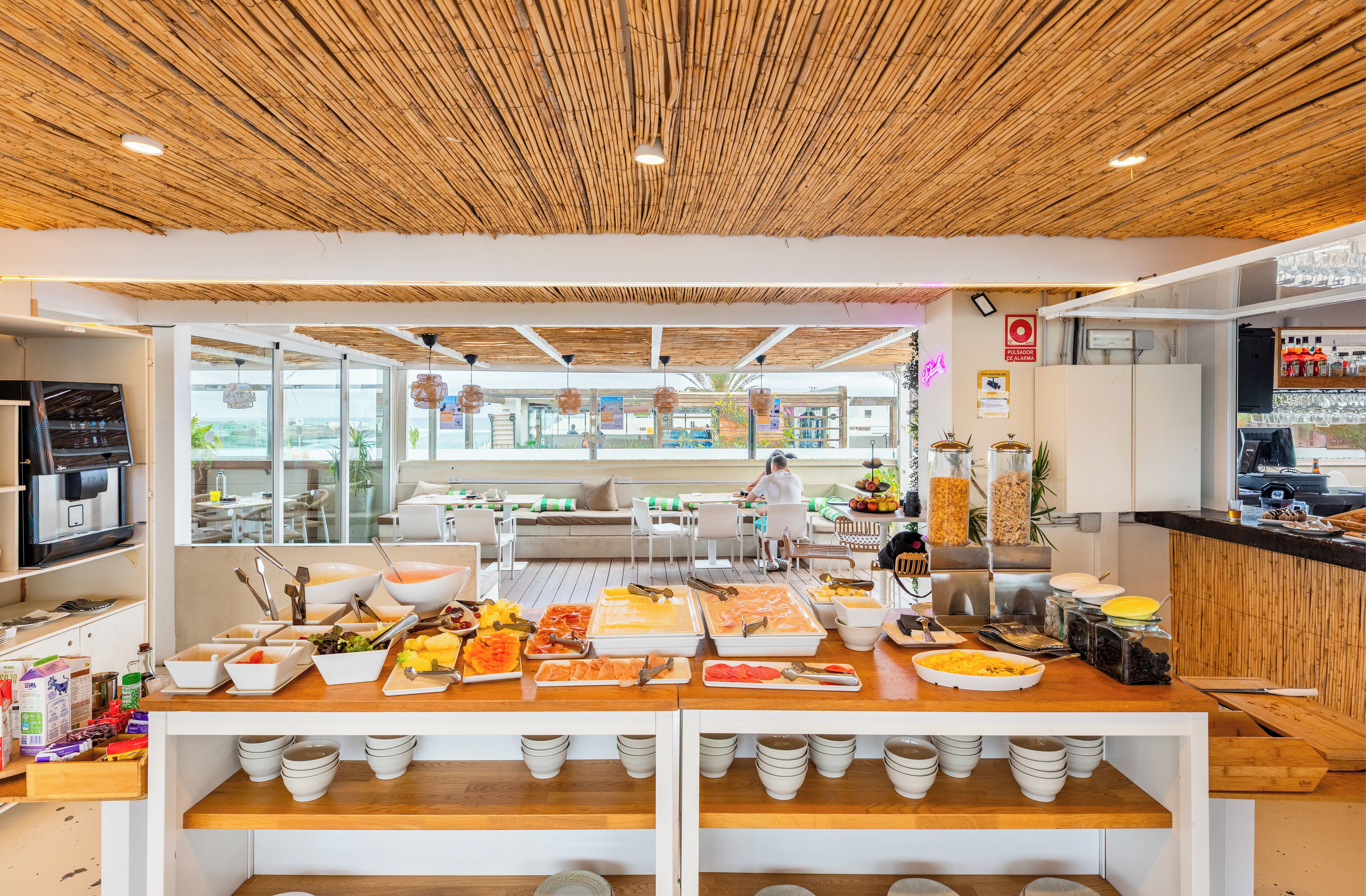 Petit déjeuner buffet servi tous les jours en supplément