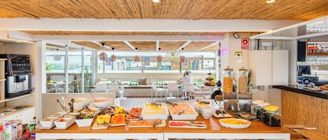 Petit déjeuner buffet servi tous les jours en supplément