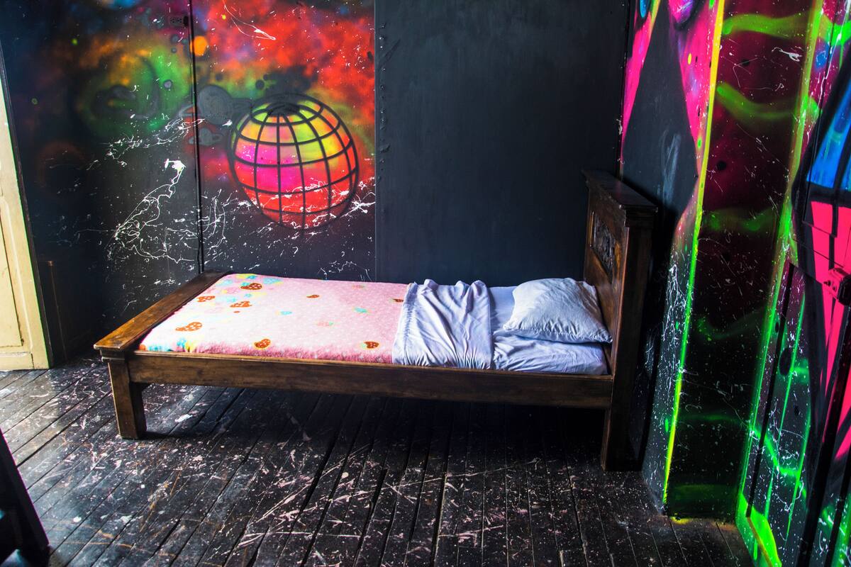 Free WiFi, bed sheets
