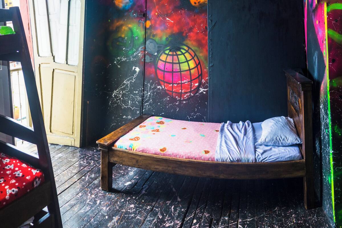 Free WiFi, bed sheets