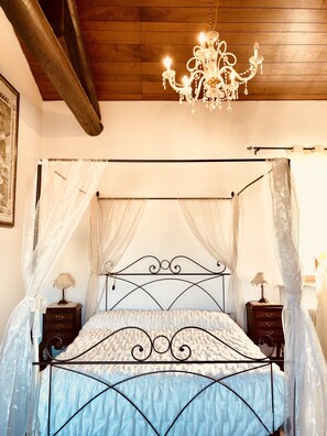 Junior Suite, City View | Premium bedding, in-room safe, soundproofing, free cribs/infant beds - BB Art&Breakfast (Verona)