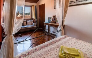 Junior suite, uitzicht op stad | Luxe beddengoed, een kluis op de kamer, geluiddichte muren