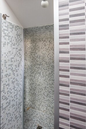 Double or Twin Room, Balcony | Bathroom shower - BB Art&Breakfast (Verona)