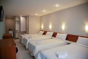 ห้องสแตนดาร์ดสำหรับสี่ท่าน | ตู้นิรภัยในห้องพัก, ห้องพักตกแต่งอย่างมีเอกลักษณ์, ผ้าม่านกันแสง