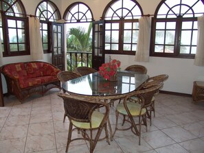 Apartamento familiar | Servicio de comidas en la habitación