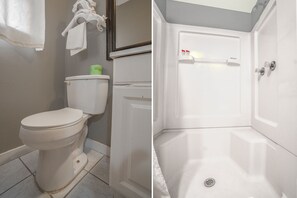 Room, 2 Queen Beds, Smoking, Kitchenette | Bathroom | Free toiletries, hair dryer, towels - Texana Inn Edna By OYO (Edna)
