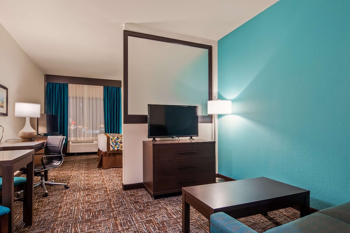 premium bedding, down duvets, pillow-top beds, in-room safe