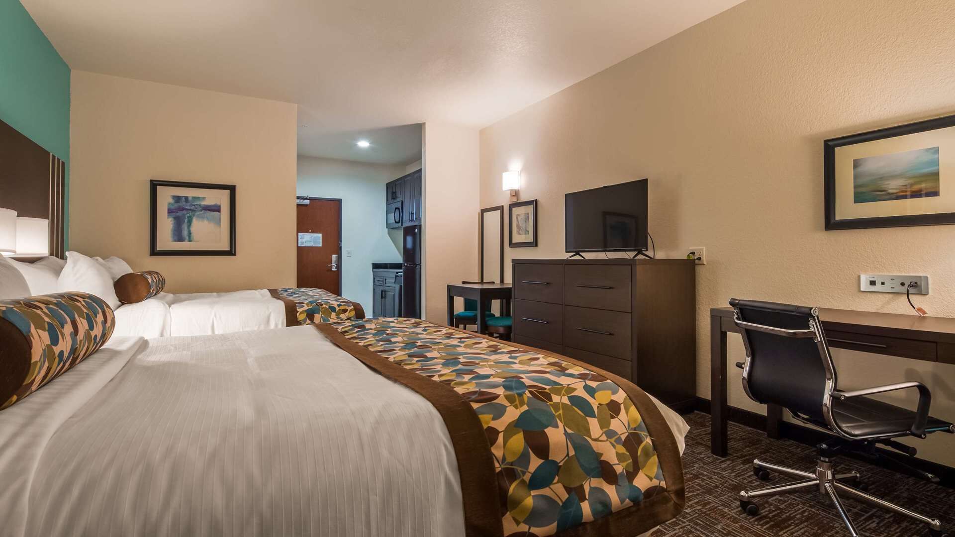 Premium bedding, down comforters, pillowtop beds, in-room safe