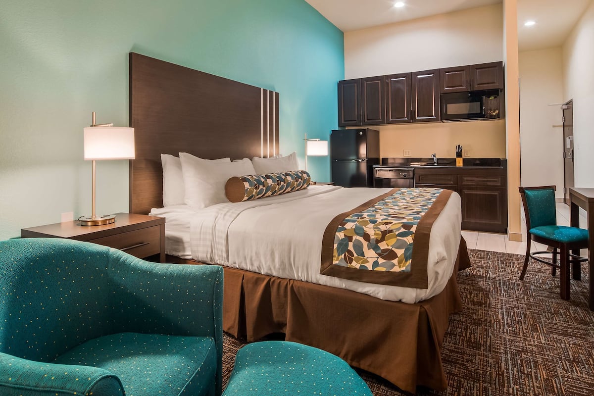 premium bedding, down duvets, pillow-top beds, in-room safe