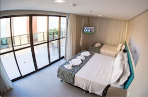 Terraza | Hypo-allergenic bedding, minibar, in-room safe, blackout drapes