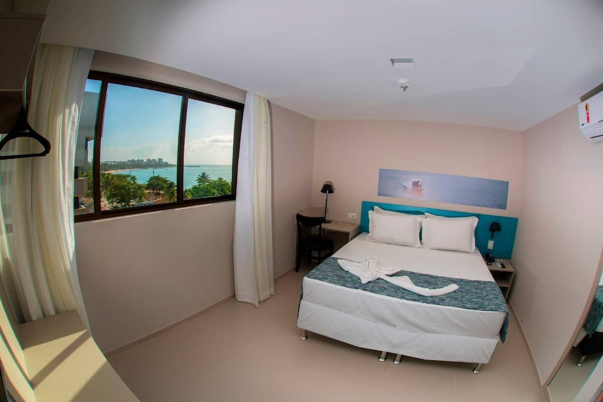 Hypo-allergenic bedding, minibar, in-room safe, blackout curtains