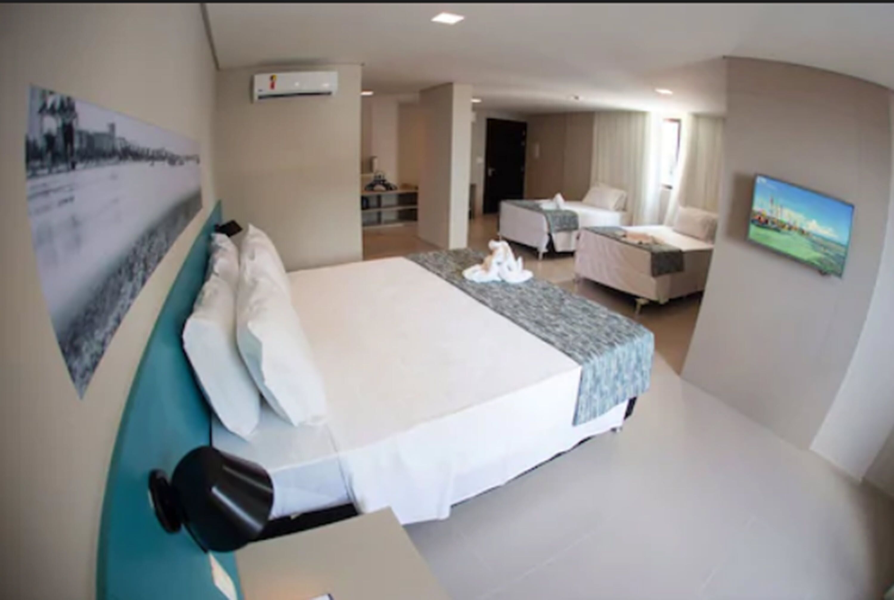 família | hypo-allergenic bedding, minibar, in-room safe, blackout curtains