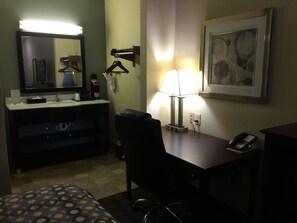 Room, 1 King Bed | Premium bedding, in-room safe, desk, iron/ironing board - Pearsall Inn & Suites (Pearsall)