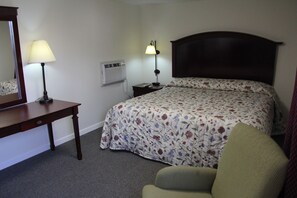 Desk, free WiFi, bed sheets - Pleasant Hill Motel (Middletown)