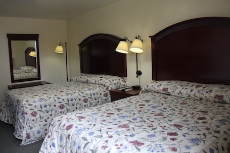 Escritorio, wifi gratis y ropa de cama . Pleasant Hill Motel