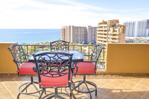 Apartamento, 2 quartos, vista para o oceano | Sacada