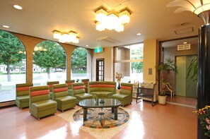 Coin salon dans le hall