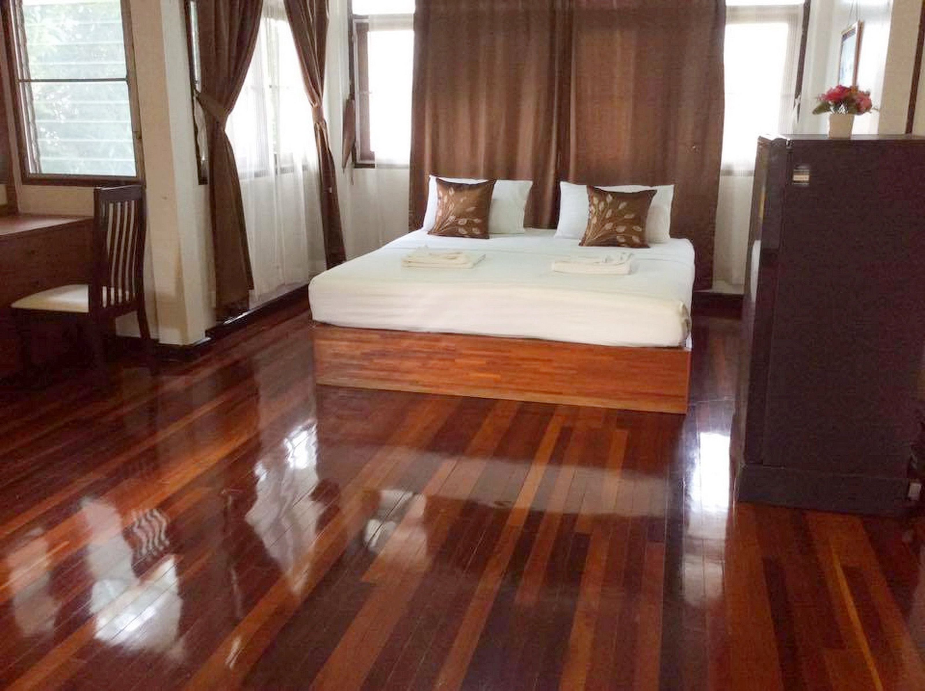 Deluxe Double Room with Private External Bathroom | 고급 침구, 각각 다른 스타일의 인테리어, 각각 다르게 가구 비치, 책상