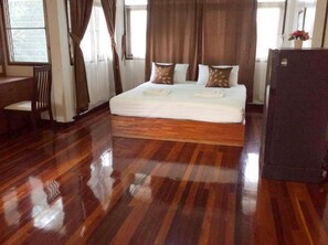 Deluxe Double Room with Private External Bathroom | Sengetøy av topp kvalitet, individuelt dekorert og individuelt innredet