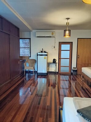 Superior Deluxe King Room | Premium bedding, individually decorated, individually furnished, desk - Naturbliss Resort Village (Bangkok)