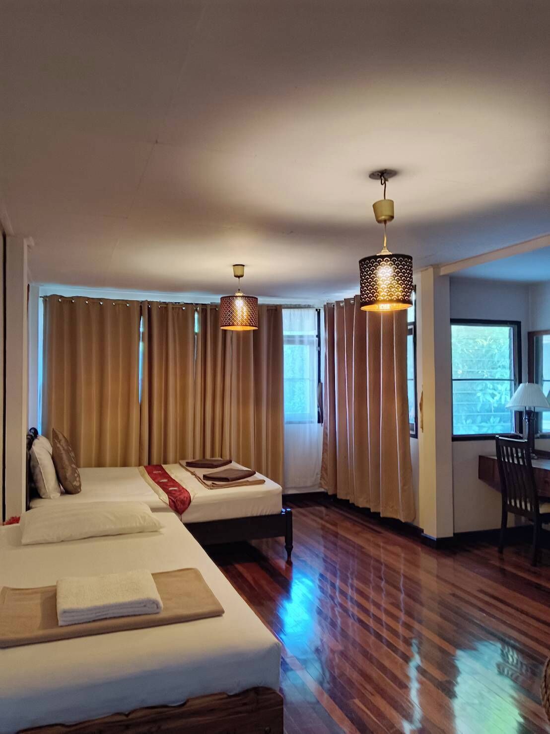 Habitació doble superior | Roba de llit d'alta qualitat i decoració individual 