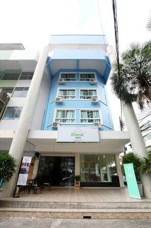 Property entrance - iCheck inn Sukhumvit 22 (Bangkok)