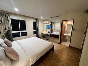 Premium bedding, minibar, in-room safe, desk - iCheck inn Sukhumvit 22 (Bangkok)