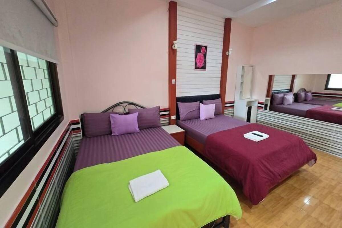 Desk, WiFi (free), bed sheets